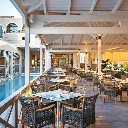 מלון Porto Royal 5*